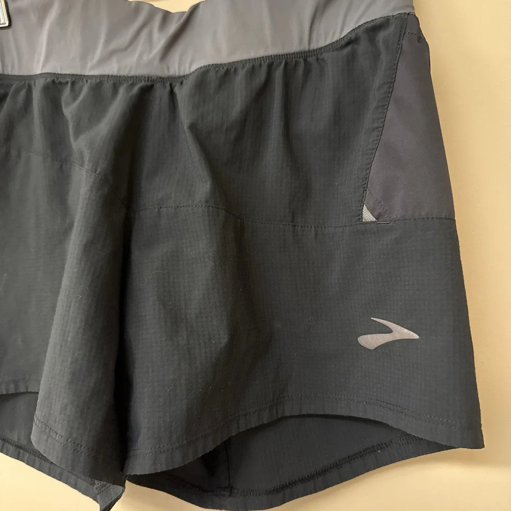 Brooks Womens Sherpa Running Shorts Size Small Black Grey DriLayer 5 Inch Inseam - Picture 3 of 10